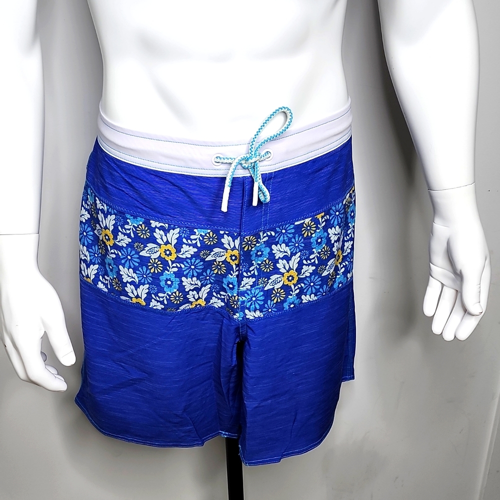 JOHNNIE-O BLUE WITH FLORAL PATTERN, BAITING SUIT WITH SUPPORT MESH INSIDE, XL